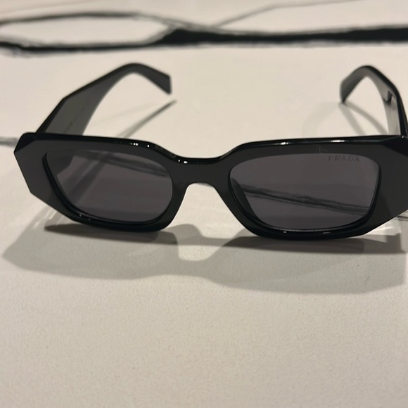 BLACK FRIDAY SALE PRADA 🕶️ - Picture 2 of 4